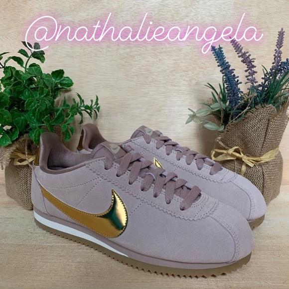 Nike Shoes - Nike Classic Cortez SE